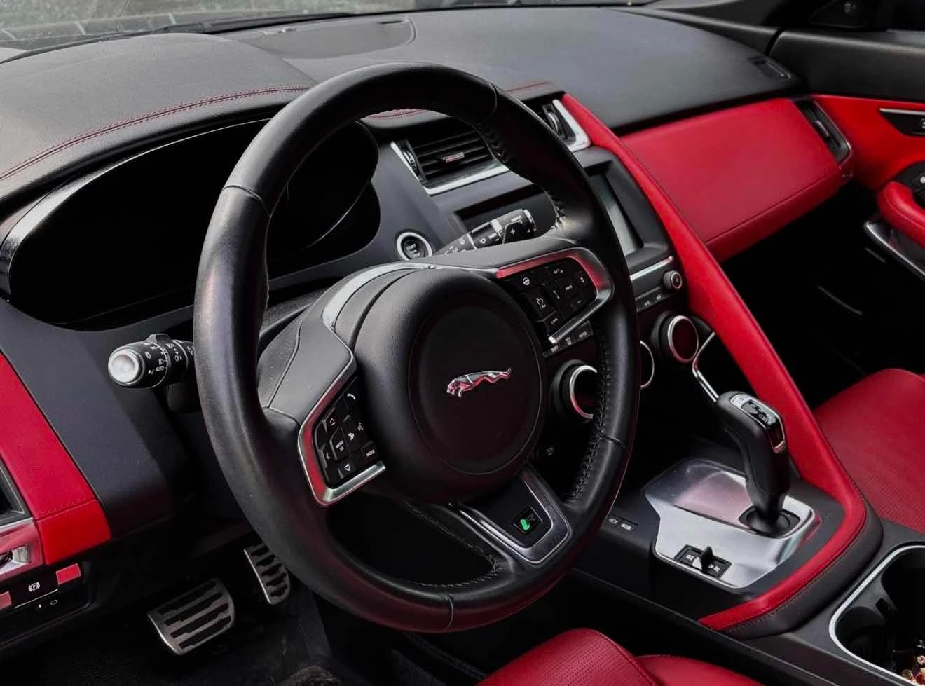 Jaguar E-pace * * CARFAX * *   * *  | Mobile.bg   6