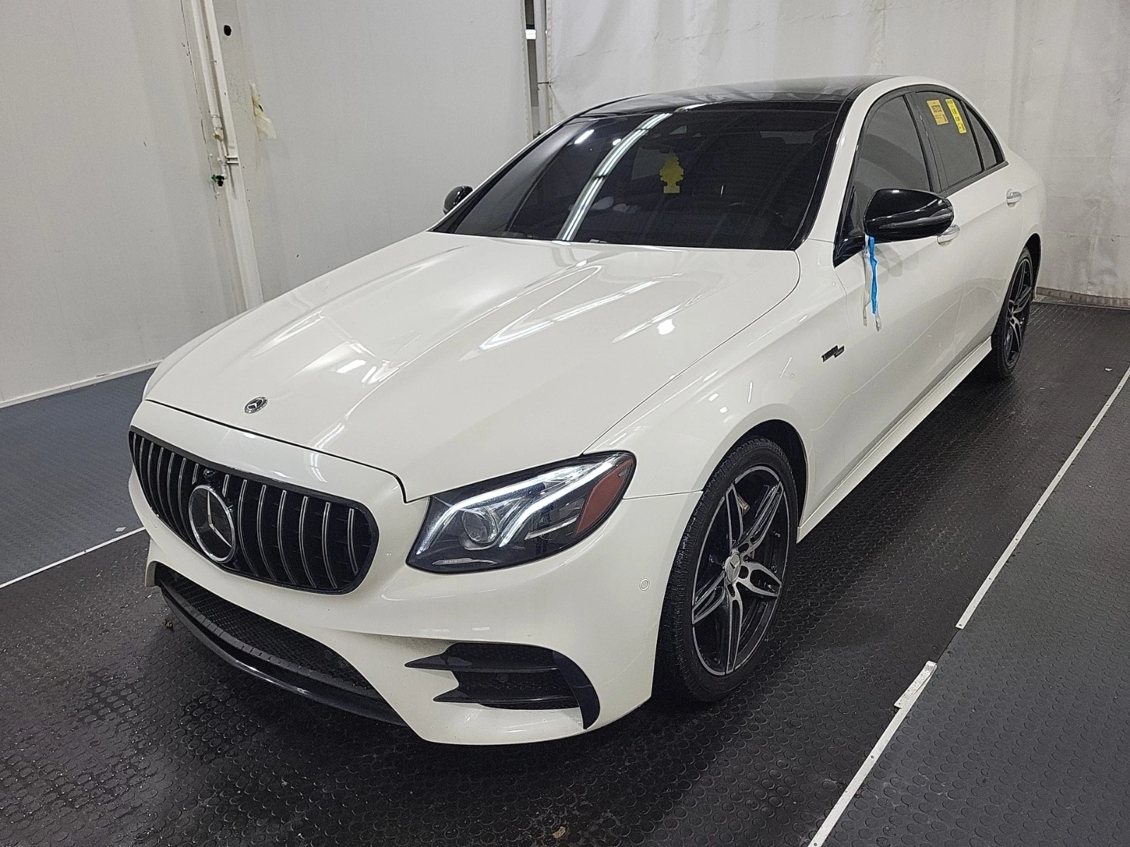 Mercedes-Benz E 53 AMG * * CARFAX * * АВТО КРЕДИТ * * , снимка 3 - Автомобили и джипове - 54087243