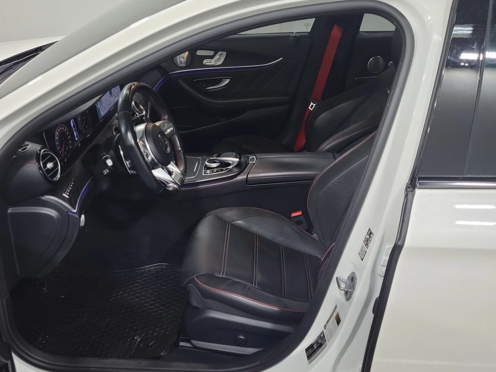 Mercedes-Benz E 53 AMG * * CARFAX * * АВТО КРЕДИТ * * , снимка 7 - Автомобили и джипове - 54087243