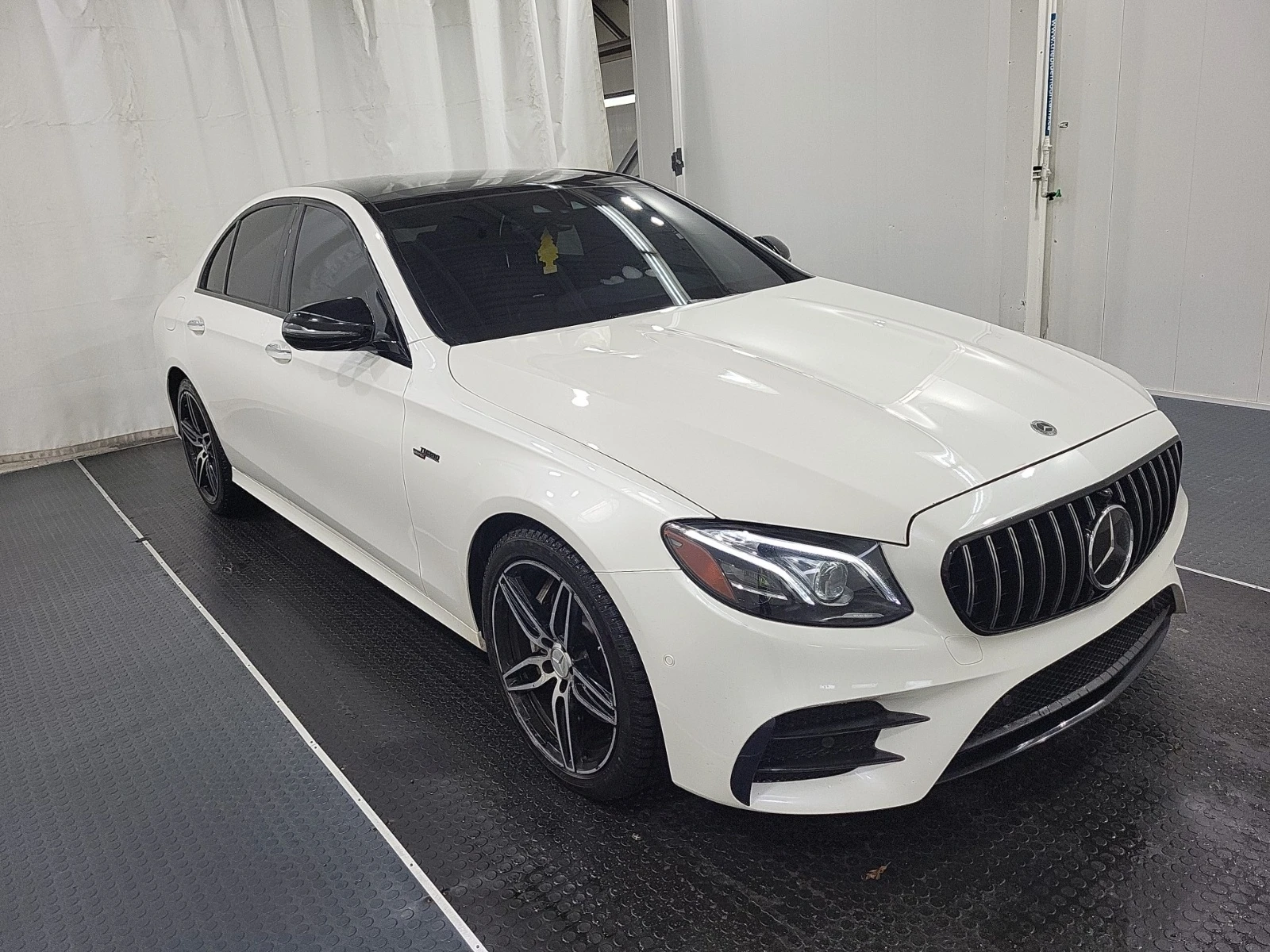 Mercedes-Benz E 53 AMG * * CARFAX * * АВТО КРЕДИТ * * , снимка 4 - Автомобили и джипове - 54087243