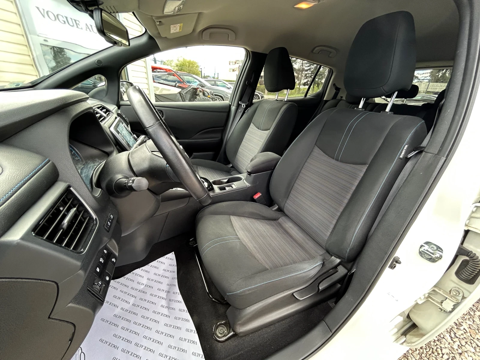 Nissan Leaf  40KW, снимка 12 - Автомобили и джипове - 54403330