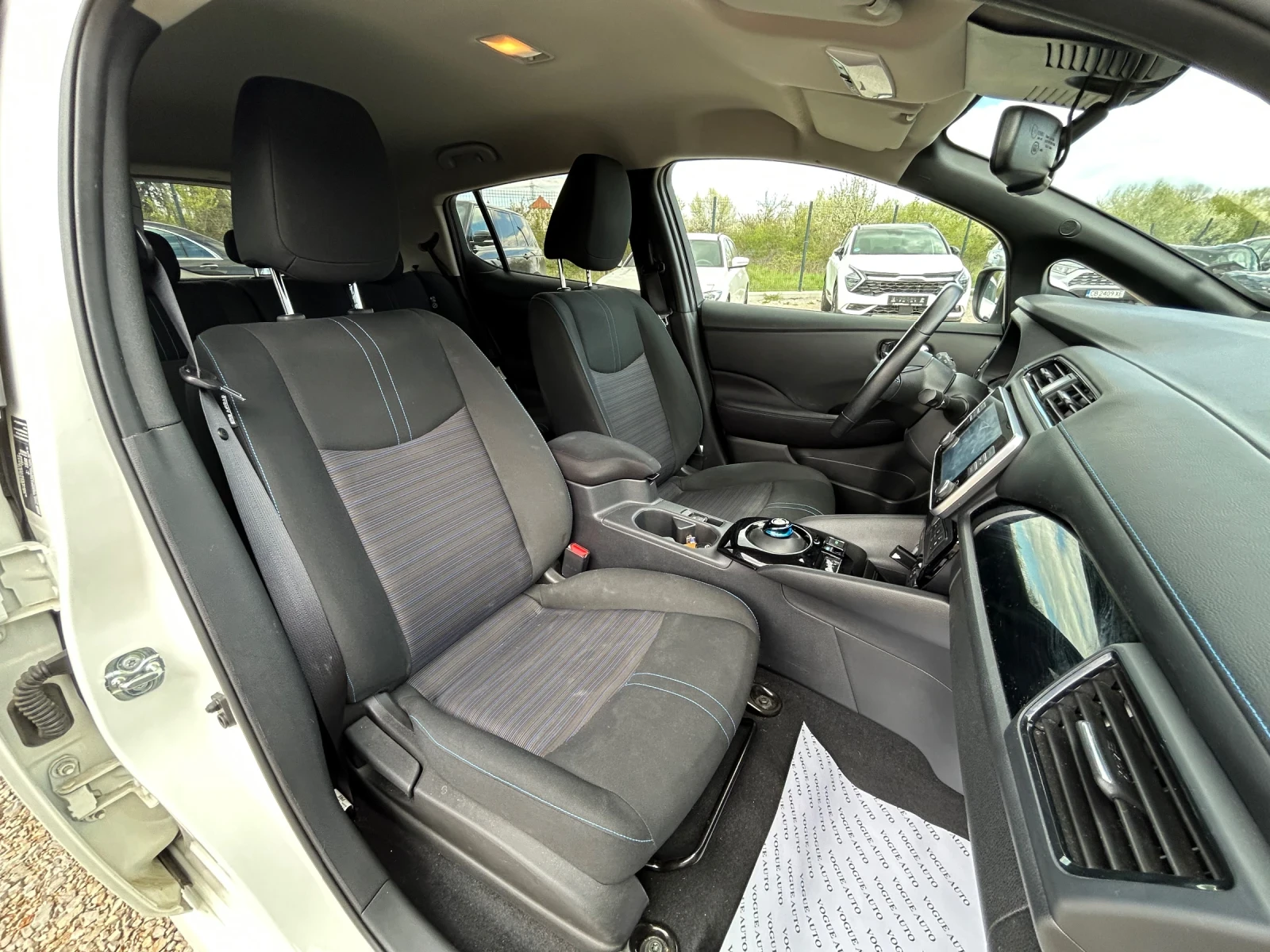 Nissan Leaf  40KW, снимка 13 - Автомобили и джипове - 54403330