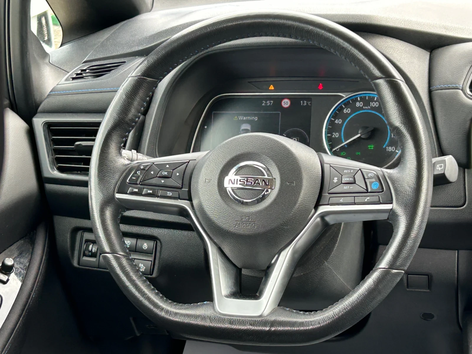 Nissan Leaf  40KW, снимка 11 - Автомобили и джипове - 54403330