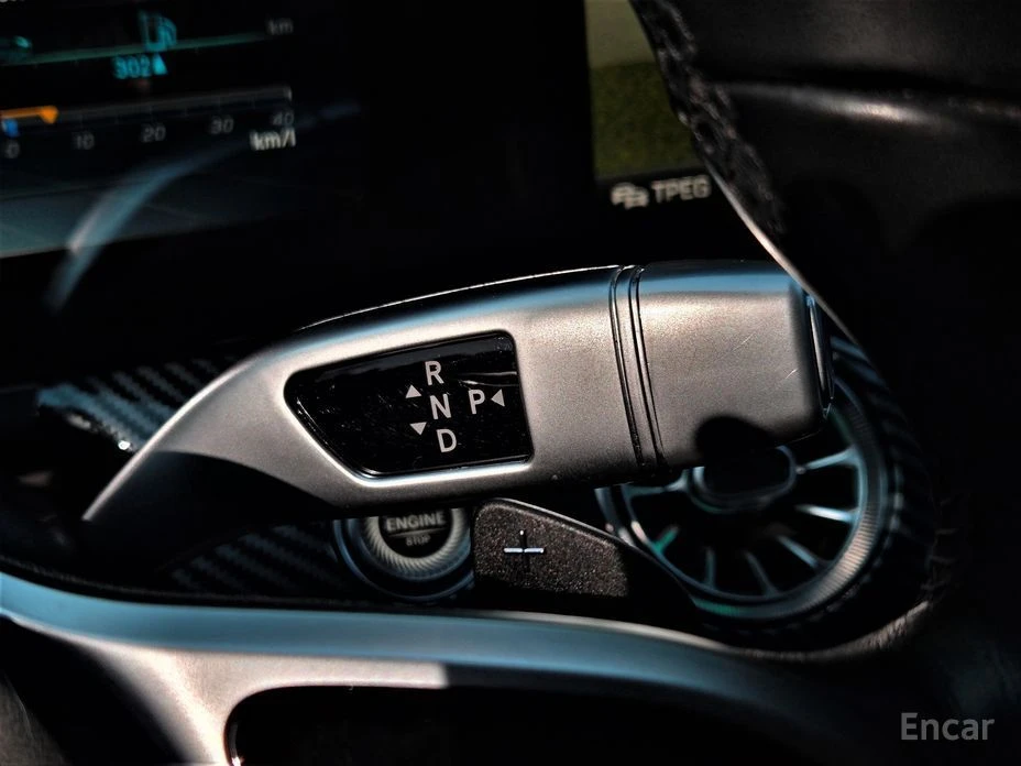 Mercedes-Benz E 220, снимка 9 - Автомобили и джипове - 54595297