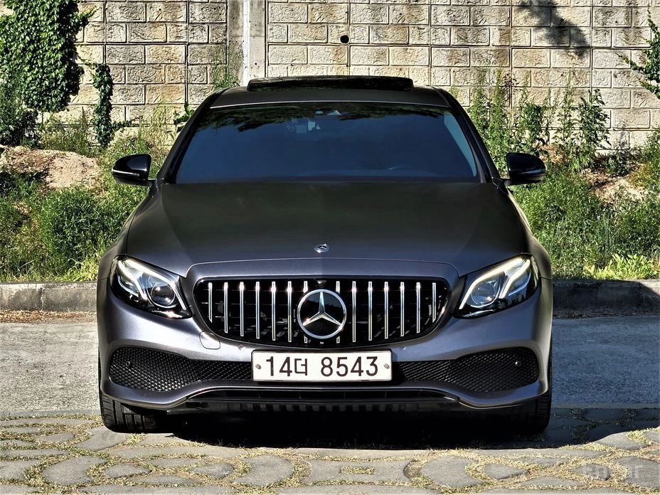 Mercedes-Benz E 220, снимка 3 - Автомобили и джипове - 54595297