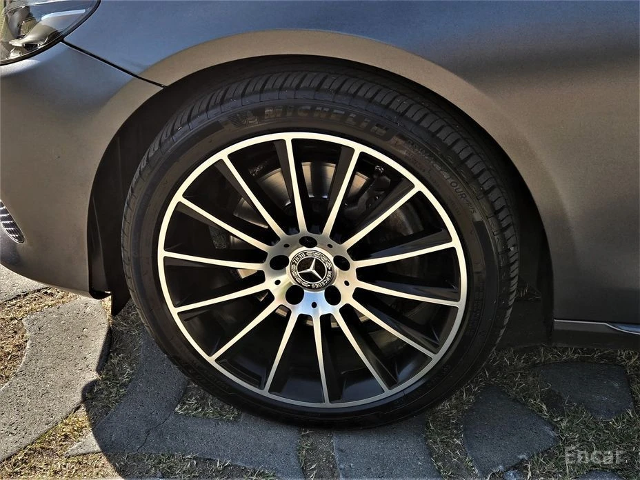 Mercedes-Benz E 220, снимка 5 - Автомобили и джипове - 54595297