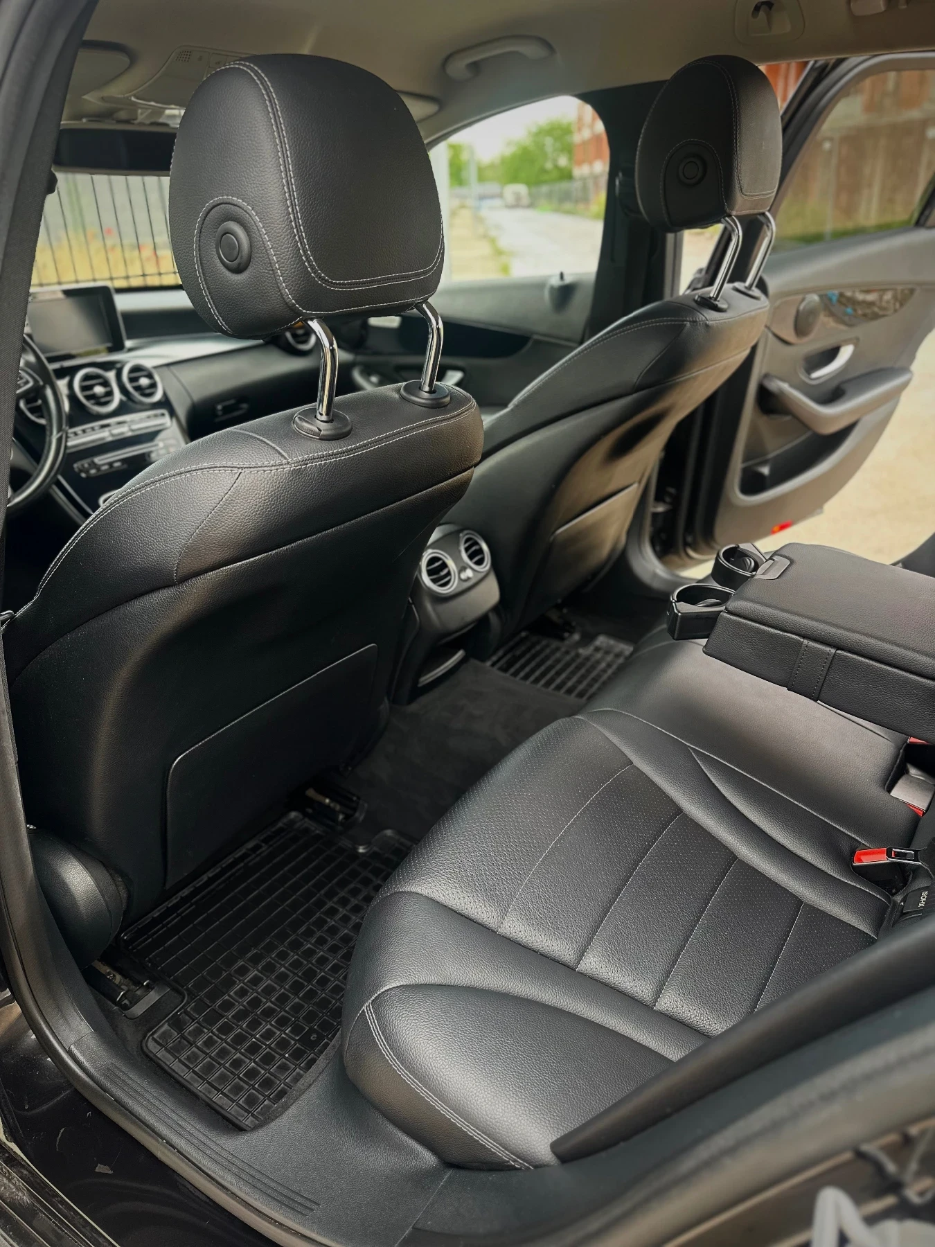 Mercedes-Benz C 220 C63 AMG pack-Distronic-Navi-Ambient, снимка 12 - Автомобили и джипове - 54659288