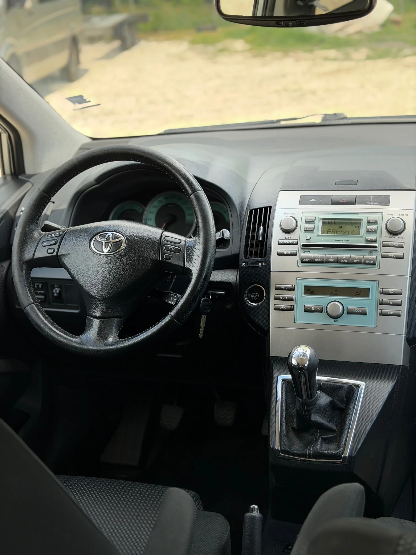 Toyota Corolla verso 2.2 136 / 6+ 1, снимка 14 - Автомобили и джипове - 54892890