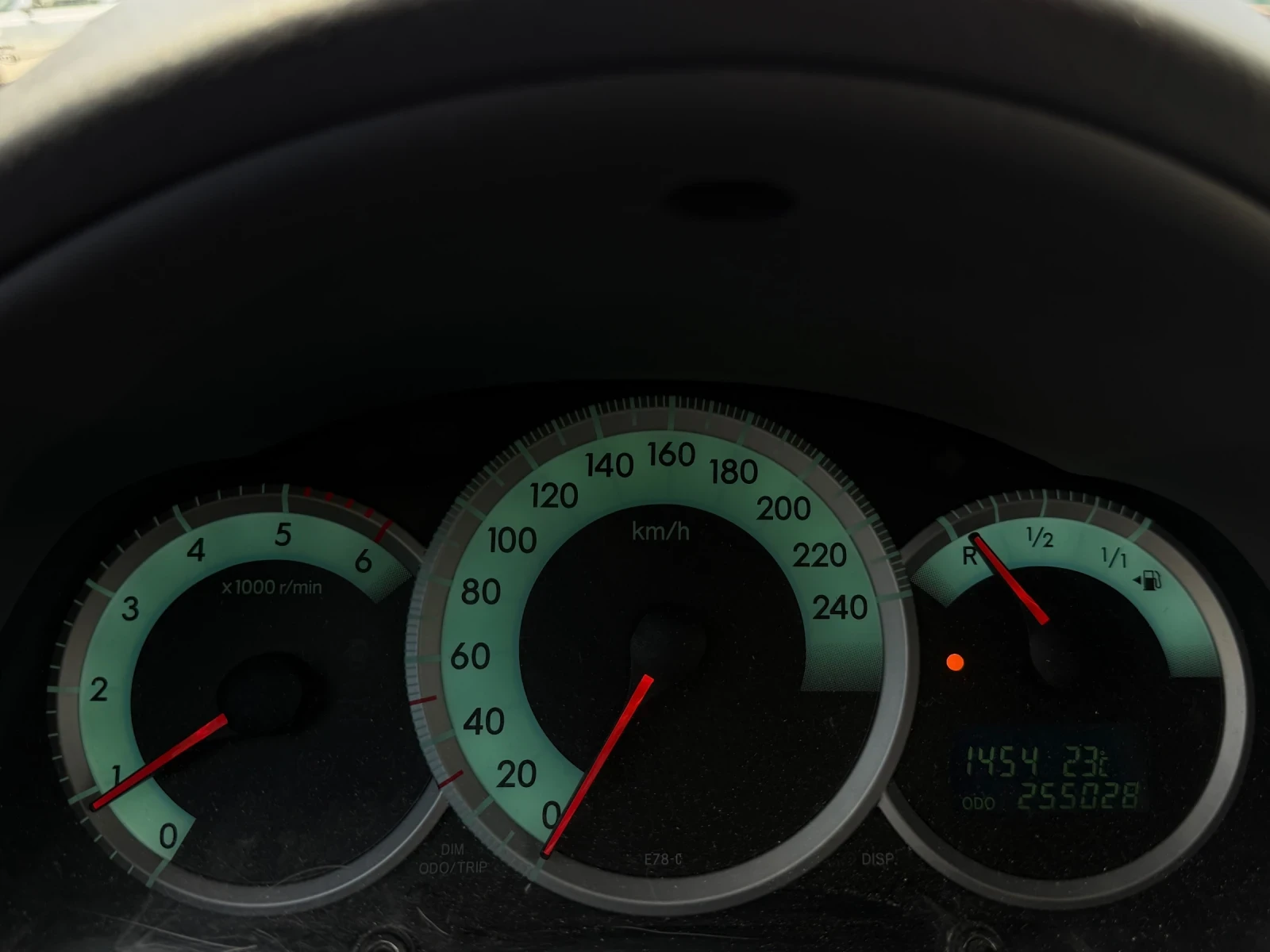 Toyota Corolla verso 2.2 136 / 6+ 1, снимка 16 - Автомобили и джипове - 54892890