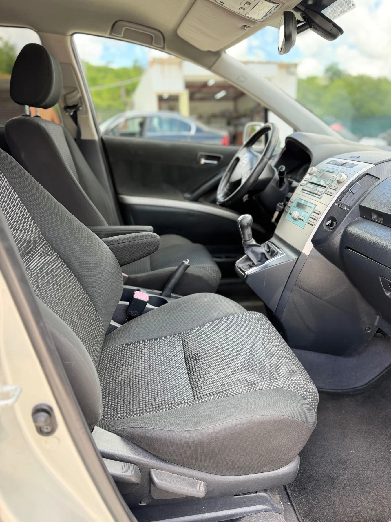 Toyota Corolla verso 2.2 136 / 6+ 1, снимка 12 - Автомобили и джипове - 54892890