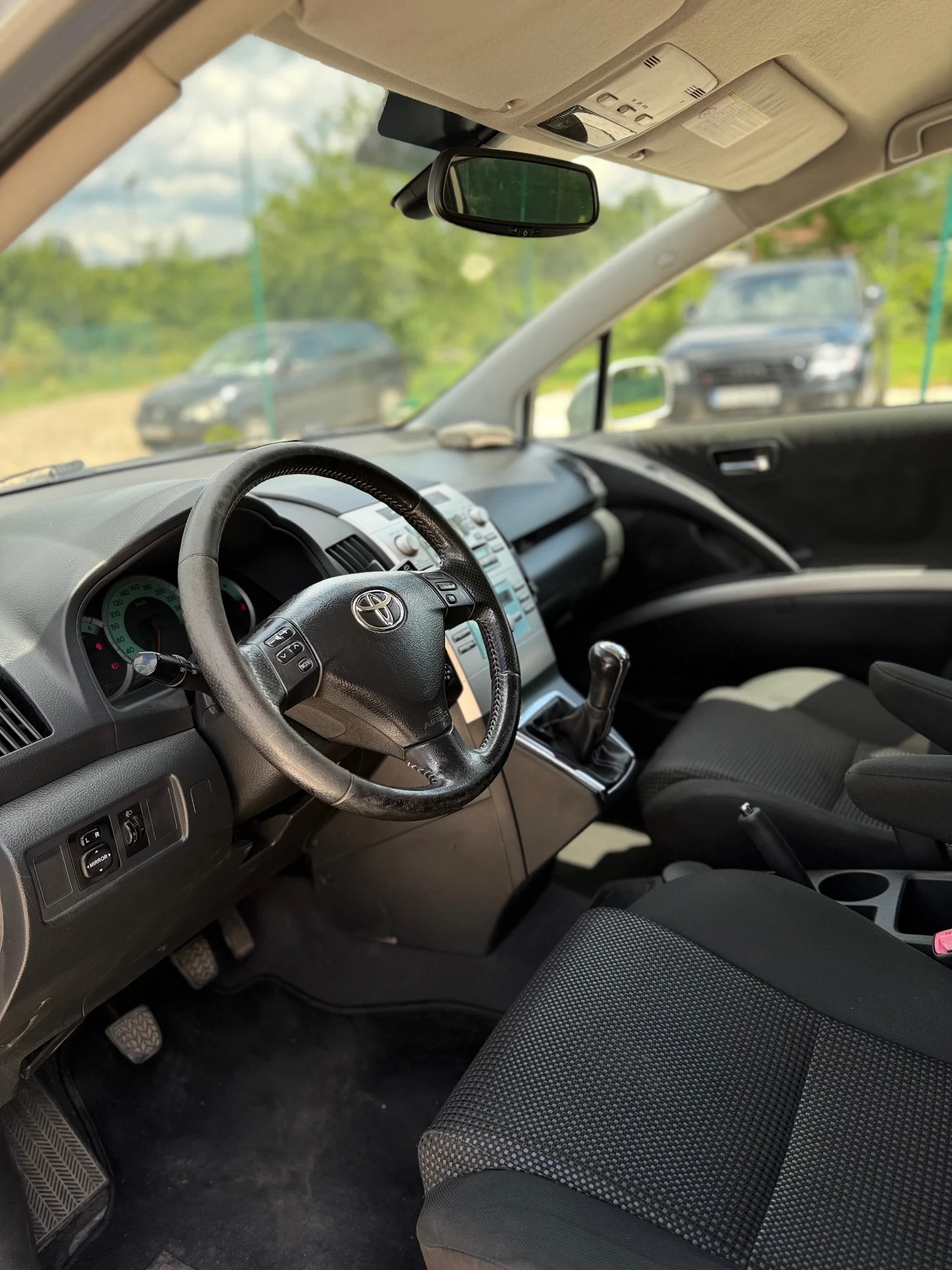 Toyota Corolla verso 2.2 136 / 6+ 1, снимка 8 - Автомобили и джипове - 54892890