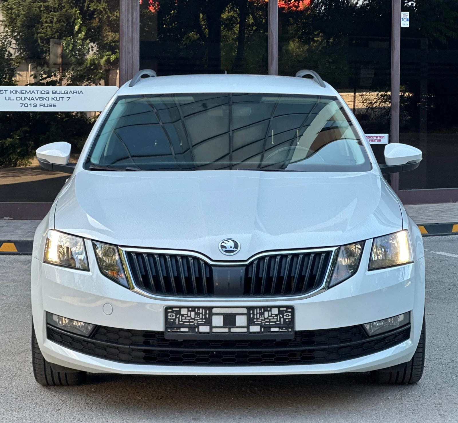 Skoda Octavia 2.0TDi/2019/FACELIFT//DSG 6/FULL/LED/ОБСЛУЖЕН!TOP, снимка 4 - Автомобили и джипове - 55468518