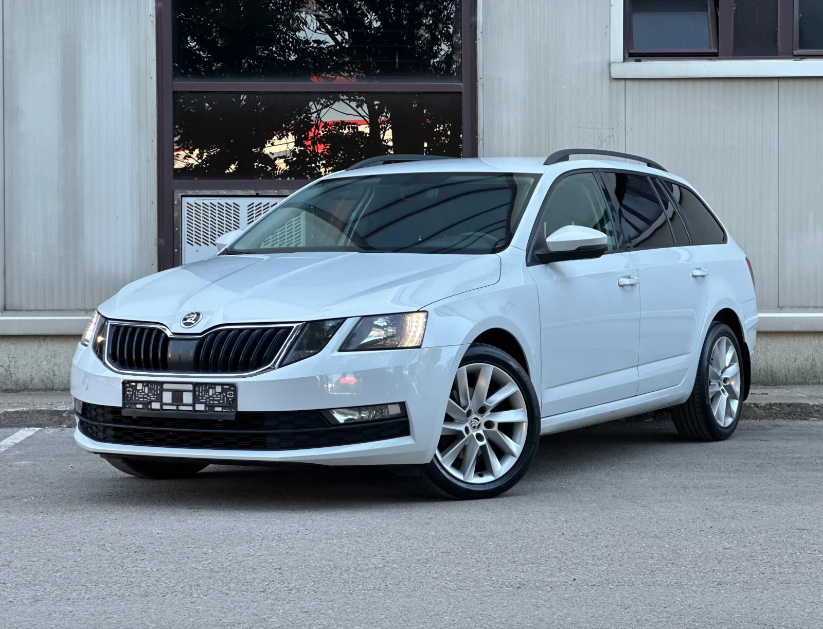 Skoda Octavia 2.0TDi/2019/FACELIFT//DSG 6/FULL/LED/ОБСЛУЖЕН!TOP, снимка 1 - Автомобили и джипове - 55468518