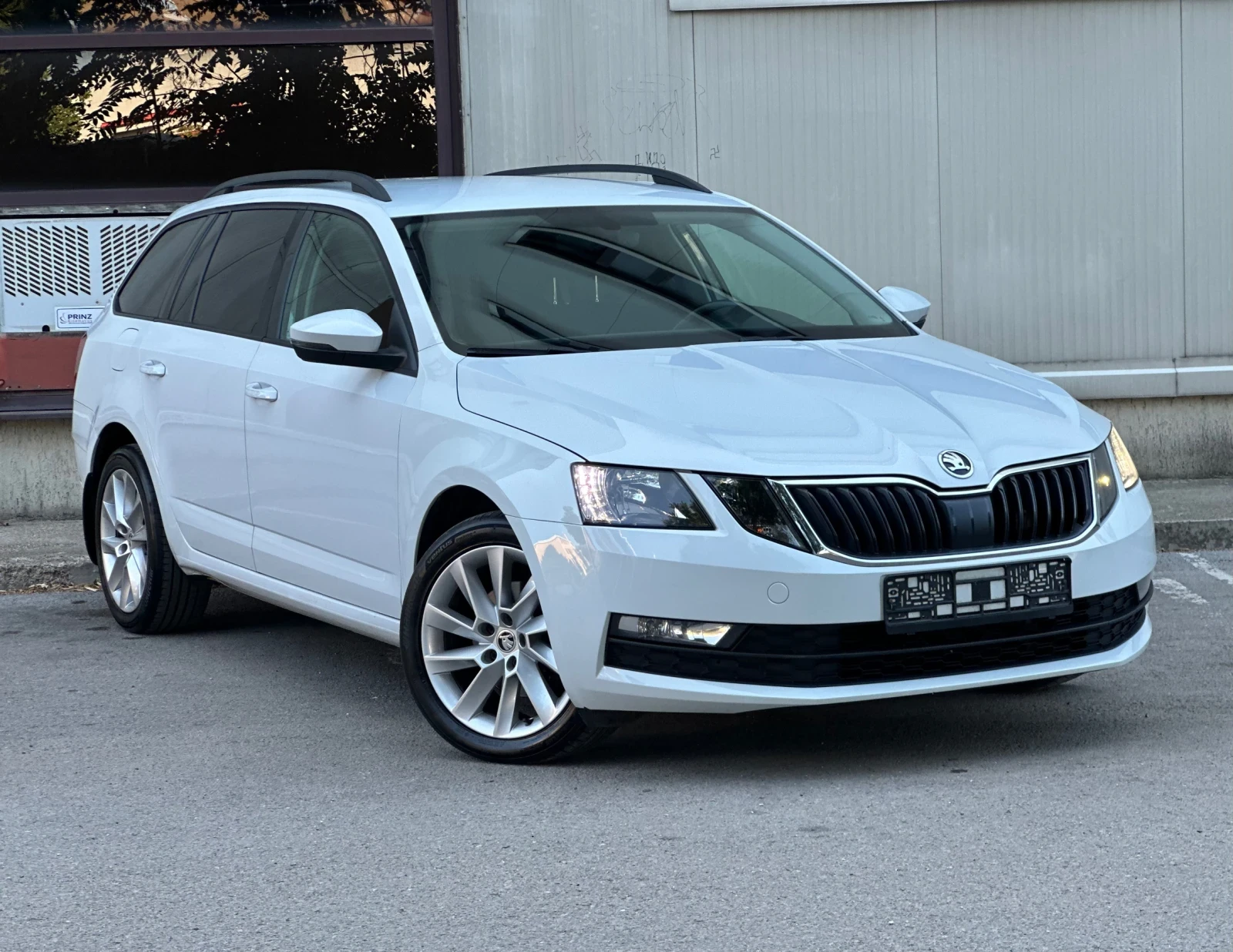 Skoda Octavia 2.0TDi/2019/FACELIFT//DSG 6/FULL/LED/ОБСЛУЖЕН!TOP, снимка 2 - Автомобили и джипове - 55468518