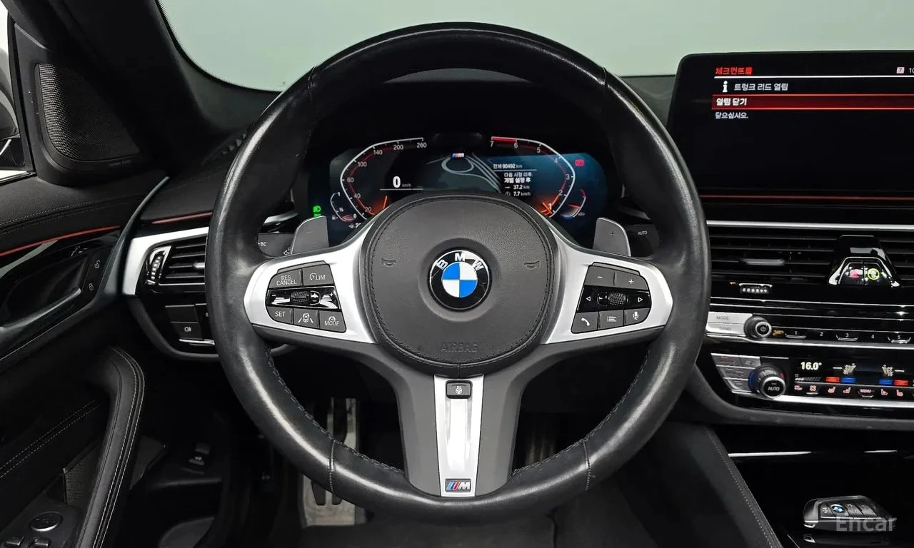 BMW 530 i M-Sport PKG| HUD| PANO| AMBIENT| , снимка 13 - Автомобили и джипове - 55822824