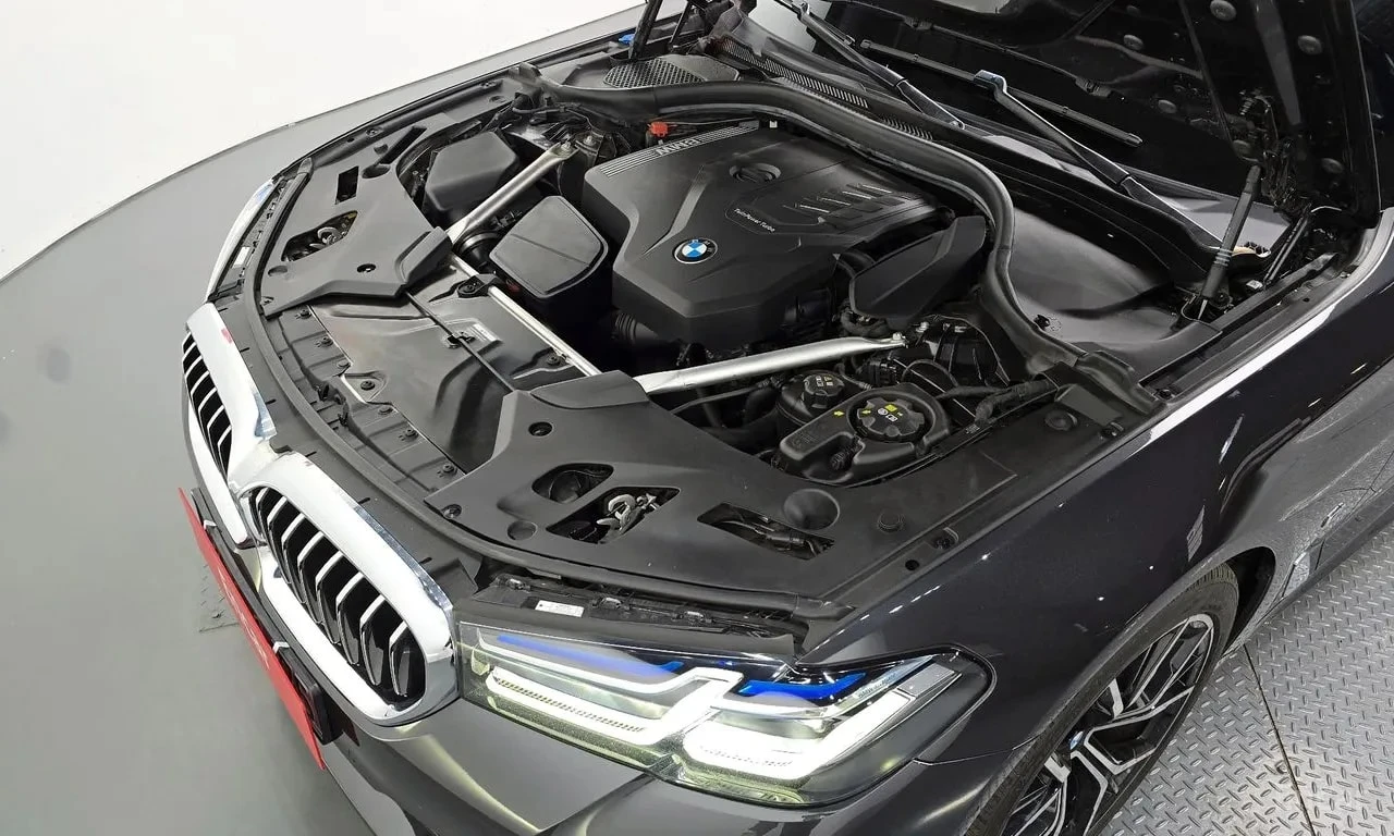 BMW 530 i M-Sport PKG| HUD| PANO| AMBIENT| , снимка 6 - Автомобили и джипове - 55822824