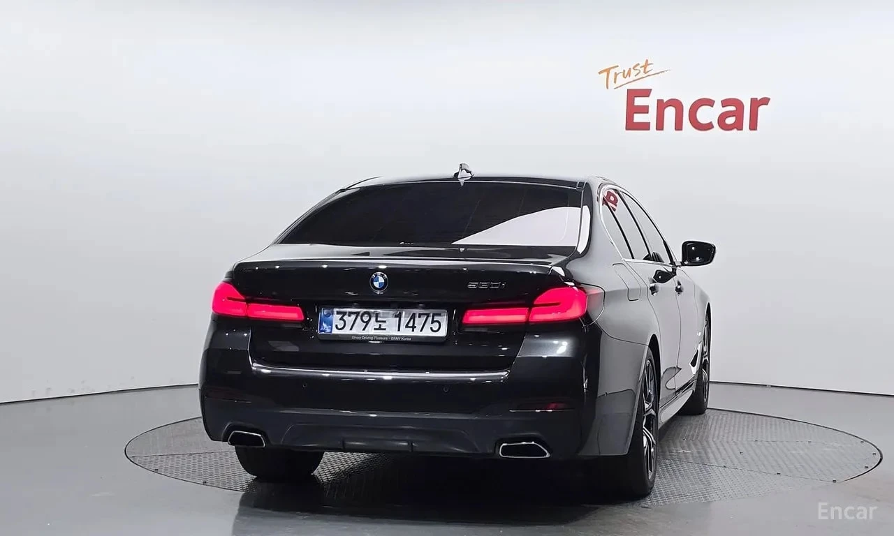 BMW 530 i M-Sport PKG| HUD| PANO| AMBIENT| , снимка 4 - Автомобили и джипове - 55822824