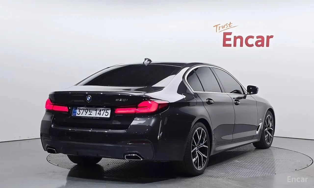 BMW 530 i M-Sport PKG| HUD| PANO| AMBIENT| , снимка 2 - Автомобили и джипове - 55822824