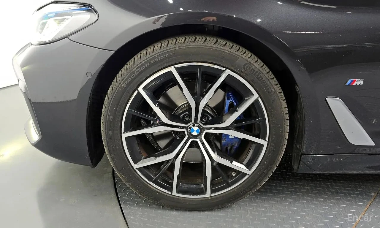 BMW 530 i M-Sport PKG| HUD| PANO| AMBIENT| , снимка 5 - Автомобили и джипове - 55822824