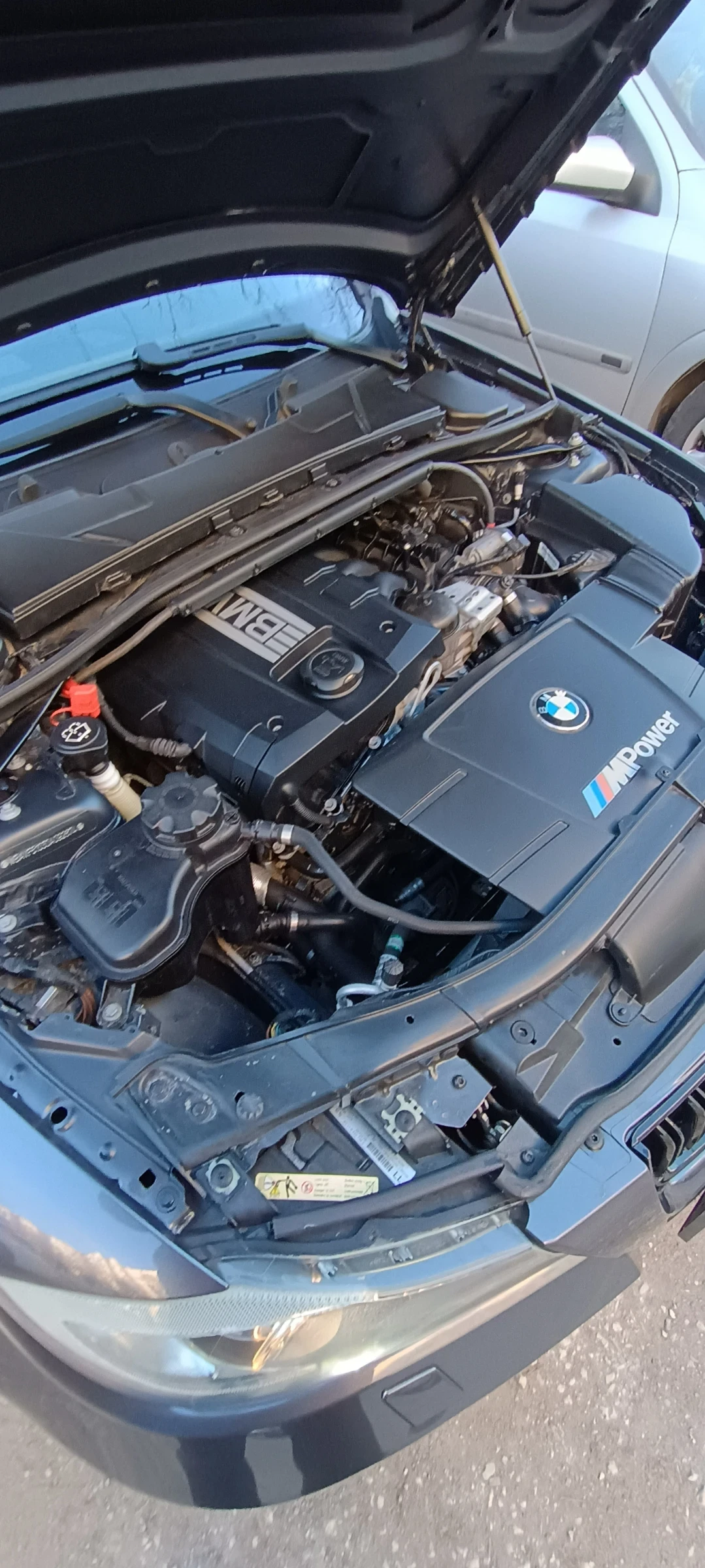 BMW 318 Е90, снимка 6 - Автомобили и джипове - 56196190