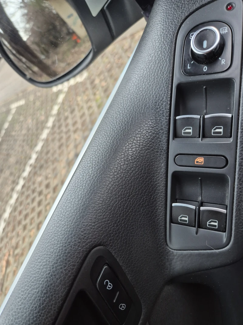 VW Tiguan 2.0 TDI, снимка 12 - Автомобили и джипове - 53238706