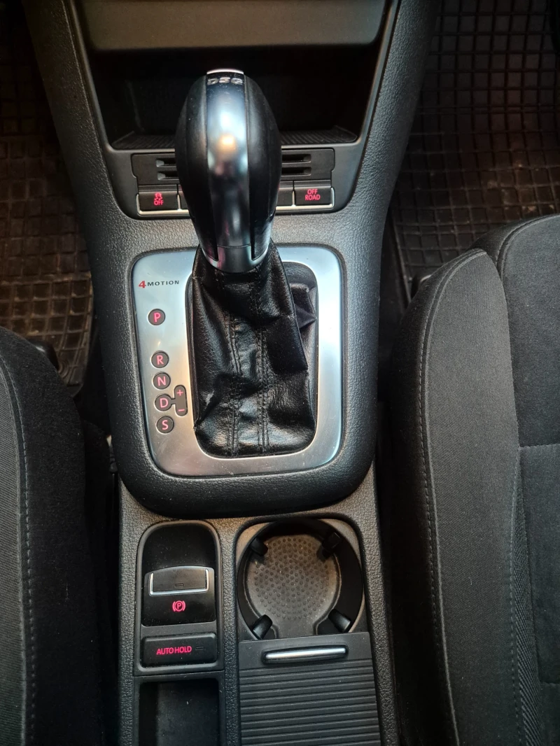 VW Tiguan 2.0 TDI, снимка 10 - Автомобили и джипове - 53238706