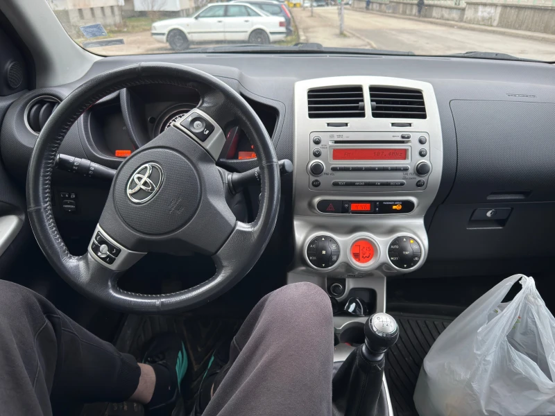 Toyota Urban Cruiser, снимка 2 - Автомобили и джипове - 53261115