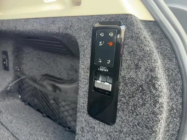 Land Rover Range rover P550e = Autobiography = Гаранция, снимка 13 - Автомобили и джипове - 53497577