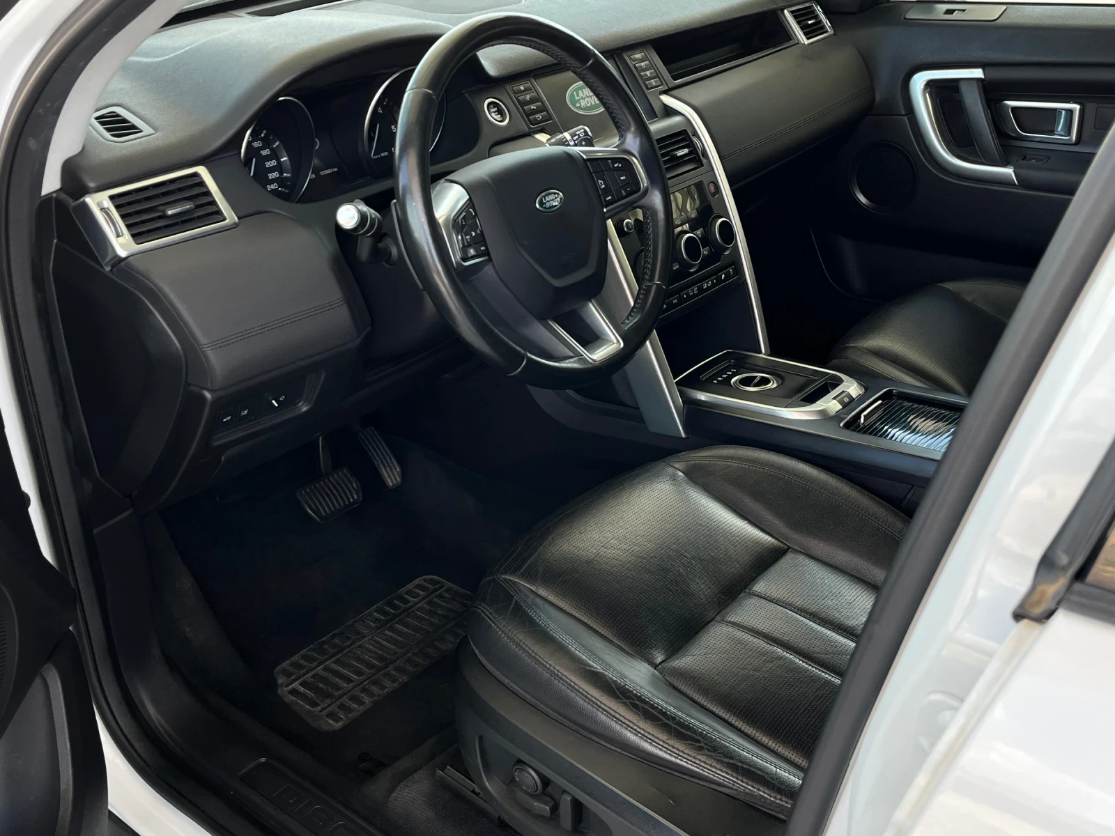 Land Rover Discovery Sport 2.0 TD4 150 к.с. 4x4 9G ZF Automatic, снимка 10 - Автомобили и джипове - 54621450