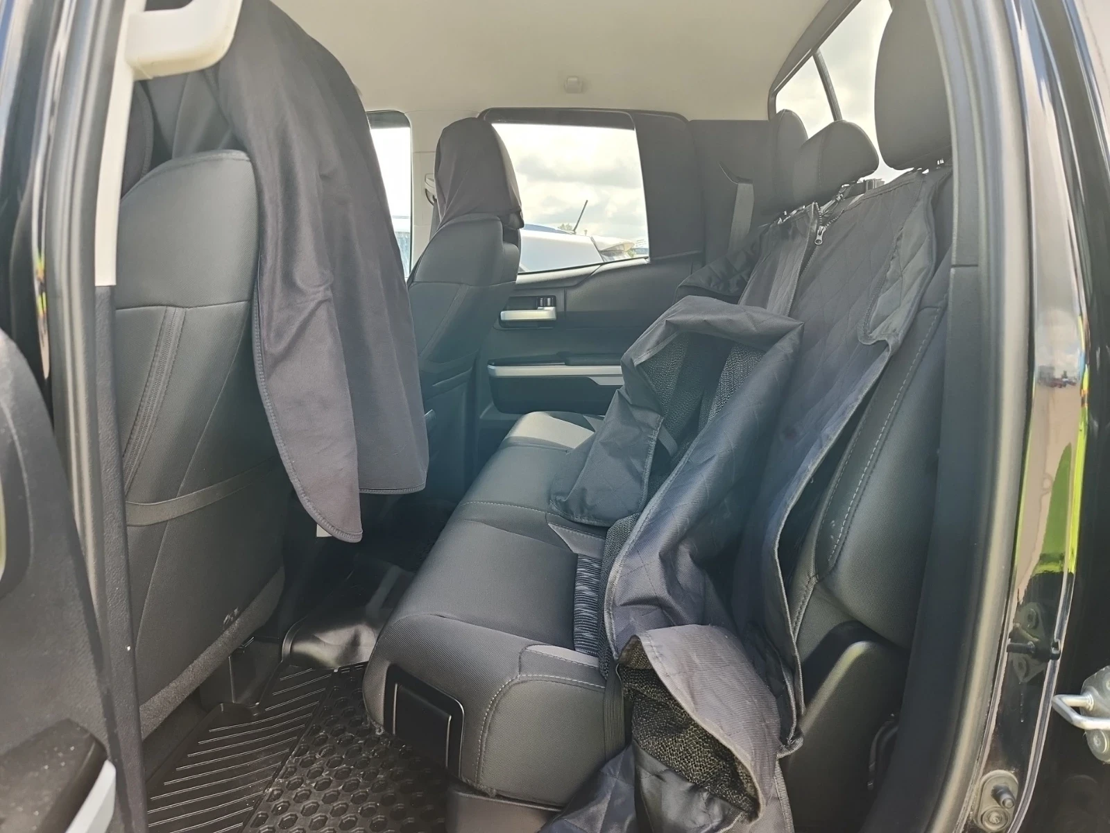 Toyota Tundra 5.7 V8 * SR5 PLUS CREW CAB STD BED * CARFAX * , снимка 9 - Автомобили и джипове - 55602989