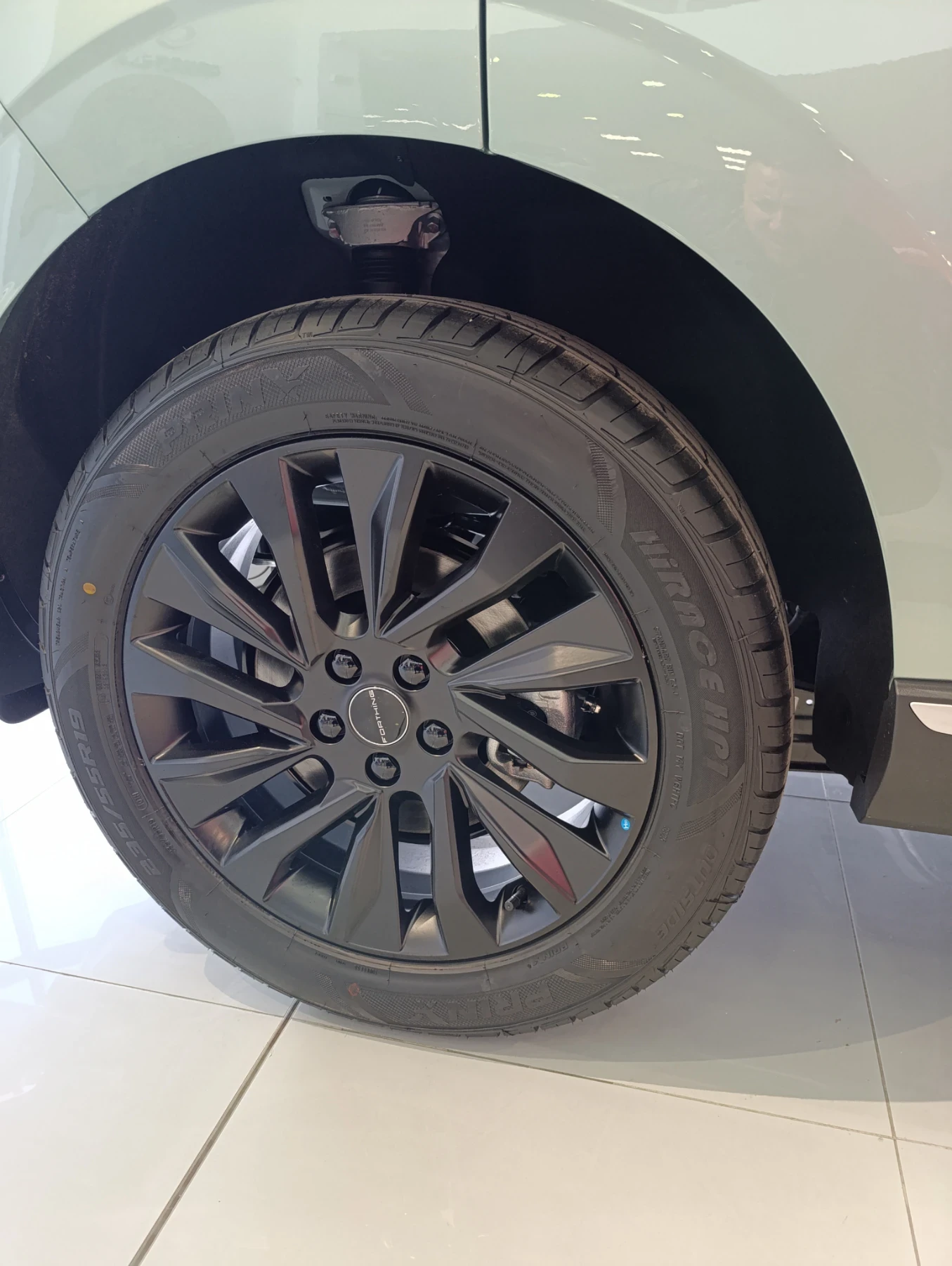 Гуми Летни 235/55R19, снимка 3 - Гуми и джанти - 53787576