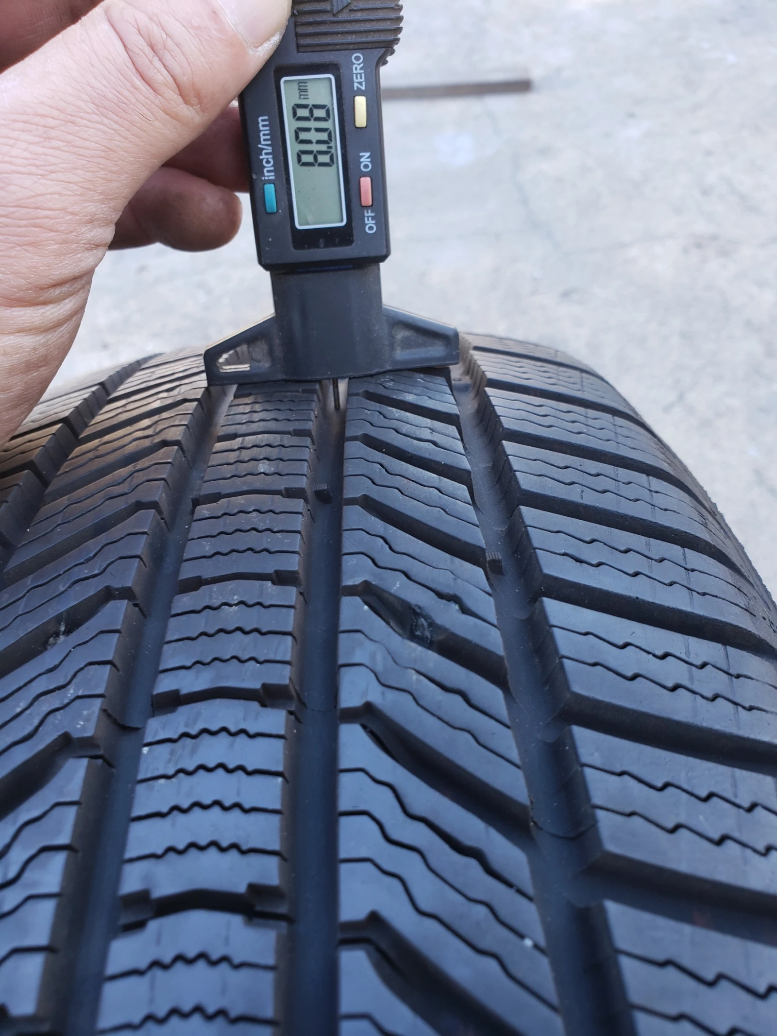 Гуми Зимни 205/55R17, снимка 6 - Гуми и джанти - 55959412