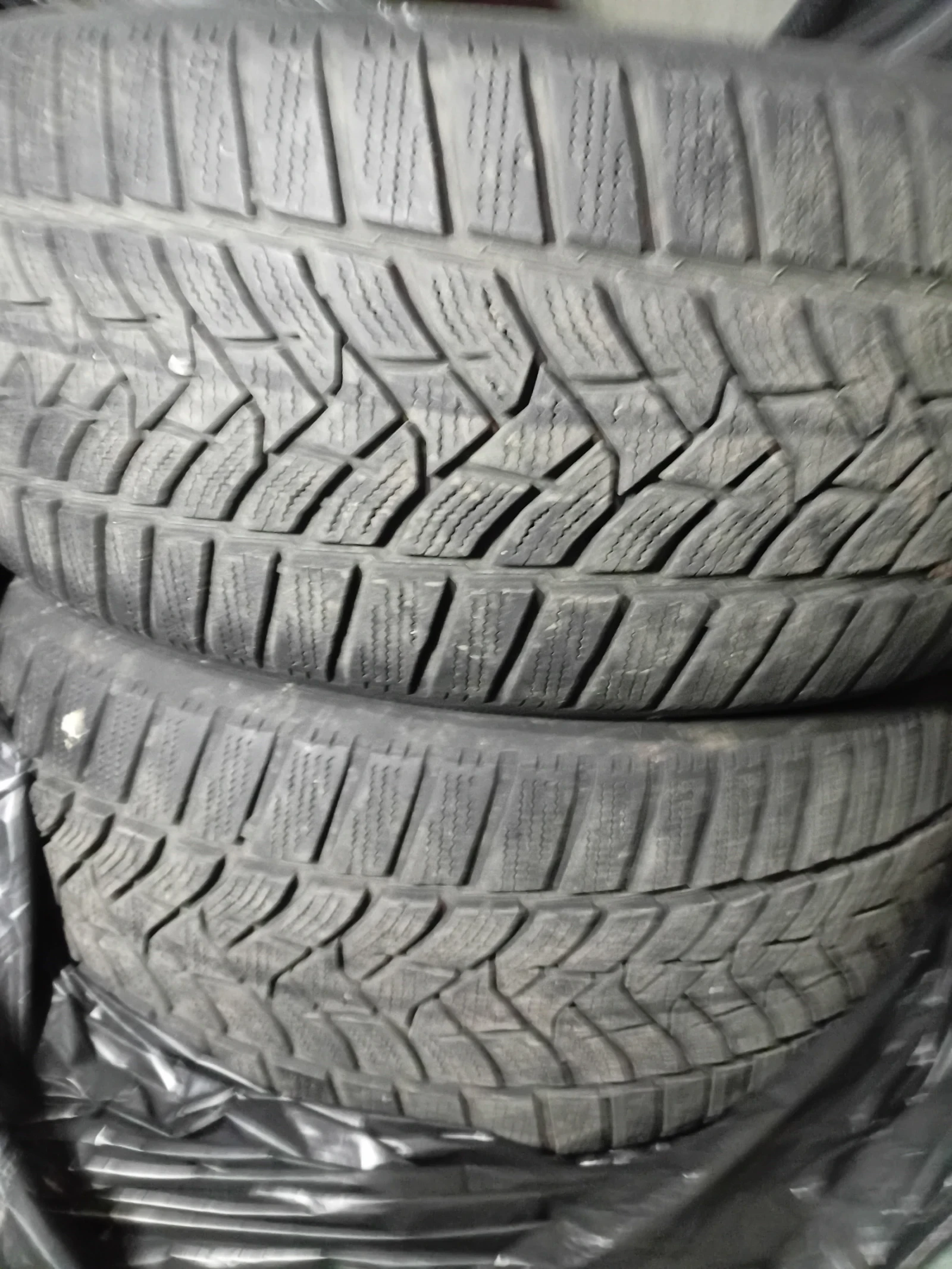 Гуми Зимни 225/45R17, снимка 6 - Гуми и джанти - 56373690