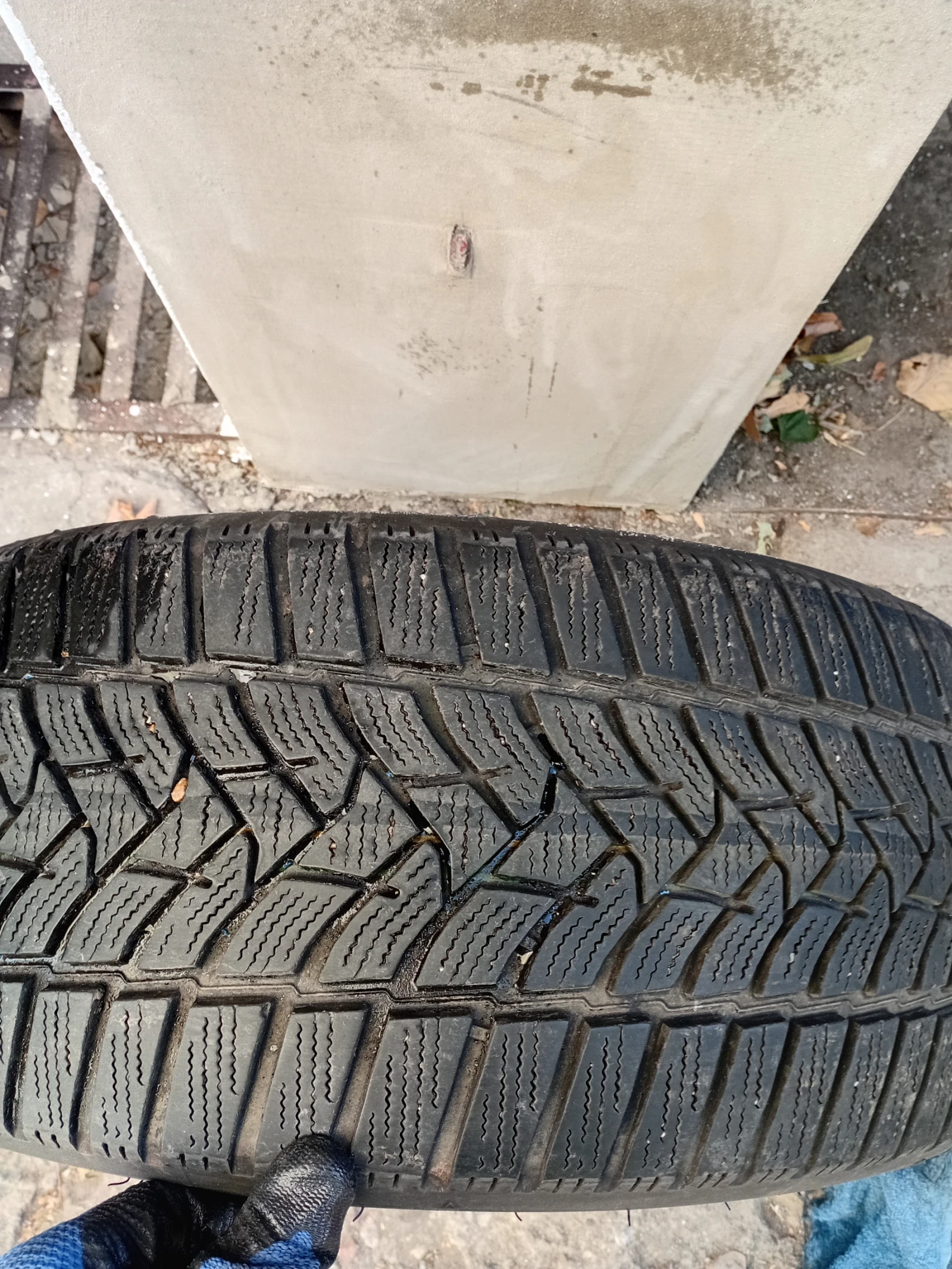 Гуми Зимни 225/45R17, снимка 2 - Гуми и джанти - 56373690