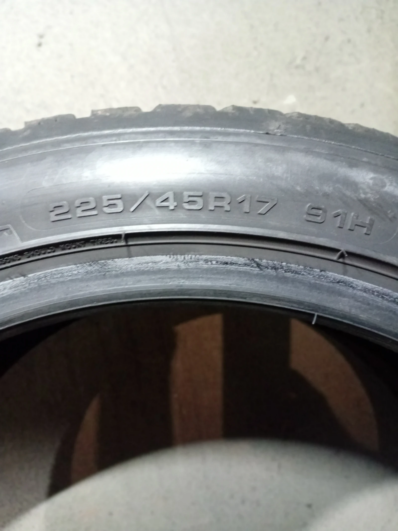 Гуми Зимни 225/45R17, снимка 7 - Гуми и джанти - 56373690