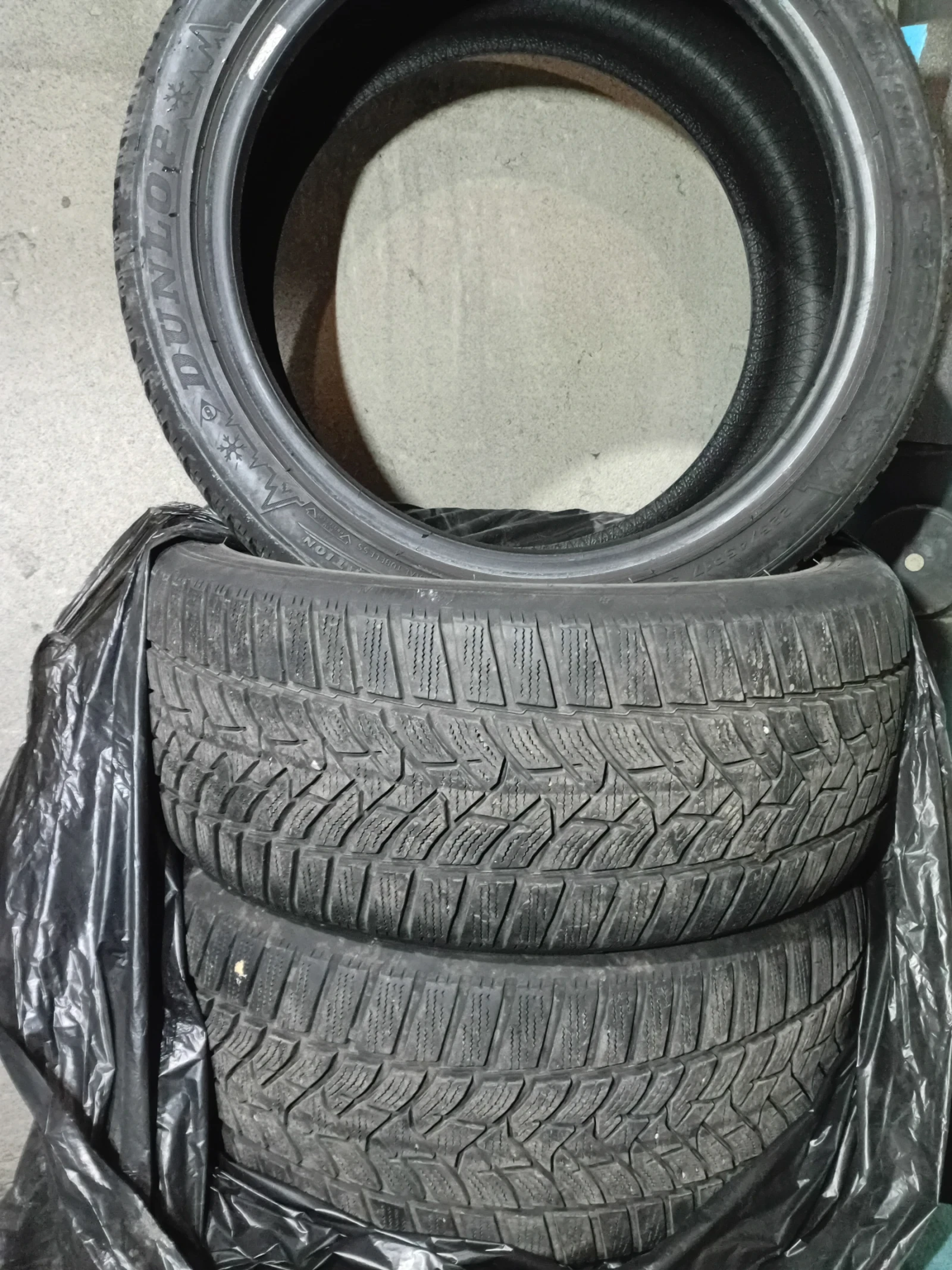 Гуми Зимни 225/45R17, снимка 3 - Гуми и джанти - 56373690
