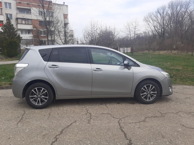 Toyota Verso газ/бензин, снимка 4 - Автомобили и джипове - 47254878