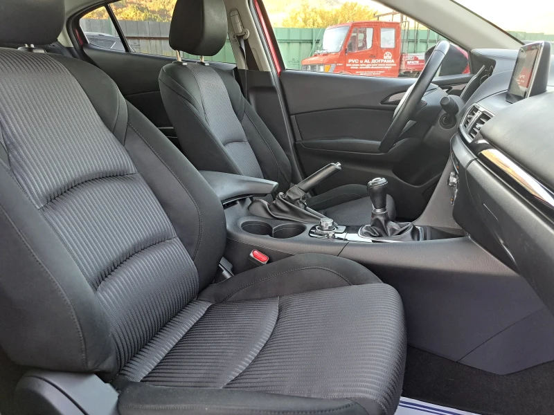 Mazda 3 1.5i 101к.с.* Като нова* 157 000 км.* , снимка 13 - Автомобили и джипове - 52180423