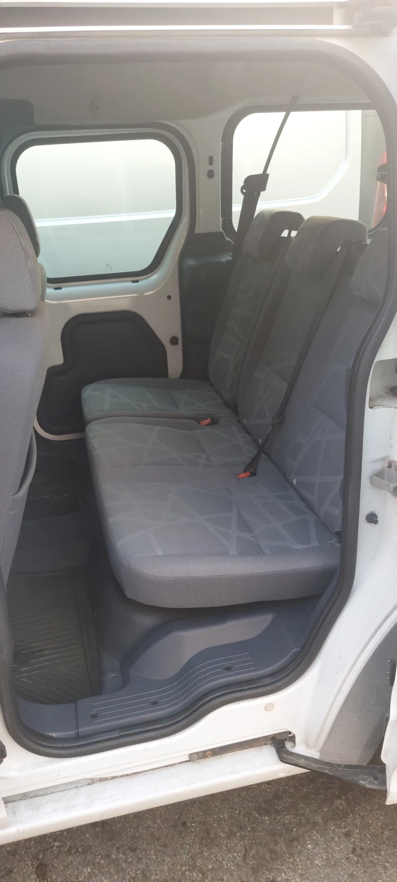 Ford Tourneo Connect 200, снимка 9 - Автомобили и джипове - 52482177