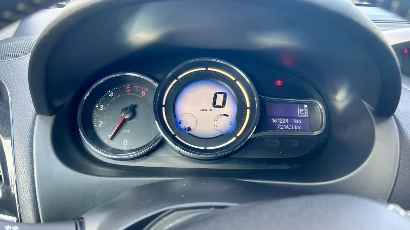 Renault Fluence, снимка 9 - Автомобили и джипове - 52884188
