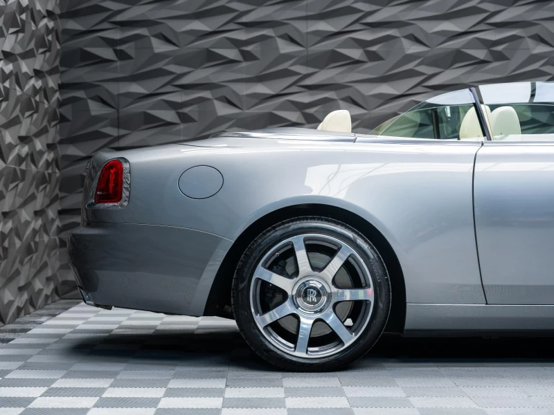 Rolls-Royce Dawn V12* HEAD UP* NIGHT VISION* Обдухв* CAMERA* , снимка 17 - Автомобили и джипове - 53155041