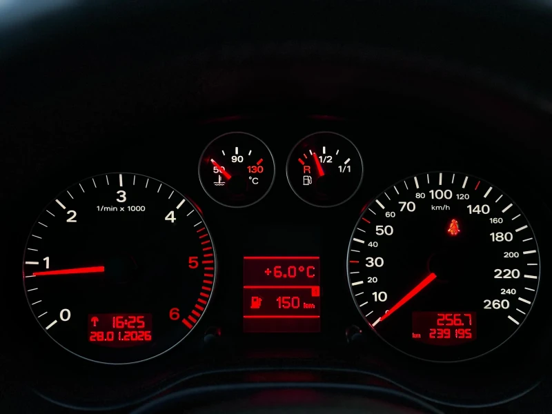 Audi A3 S-LINE QUATTRO, снимка 8 - Автомобили и джипове - 53343992