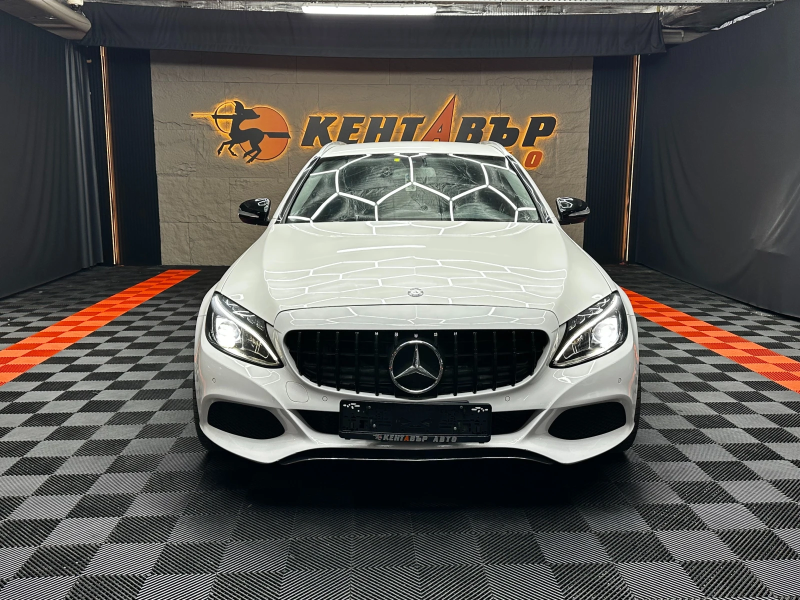 Mercedes-Benz C 220 AMG Пакет/170 к.с./ГАРАНЦИЯ/БАРТЕР/ЛИЗИНГ/КОМЕНТАР, снимка 3 - Автомобили и джипове - 48110105