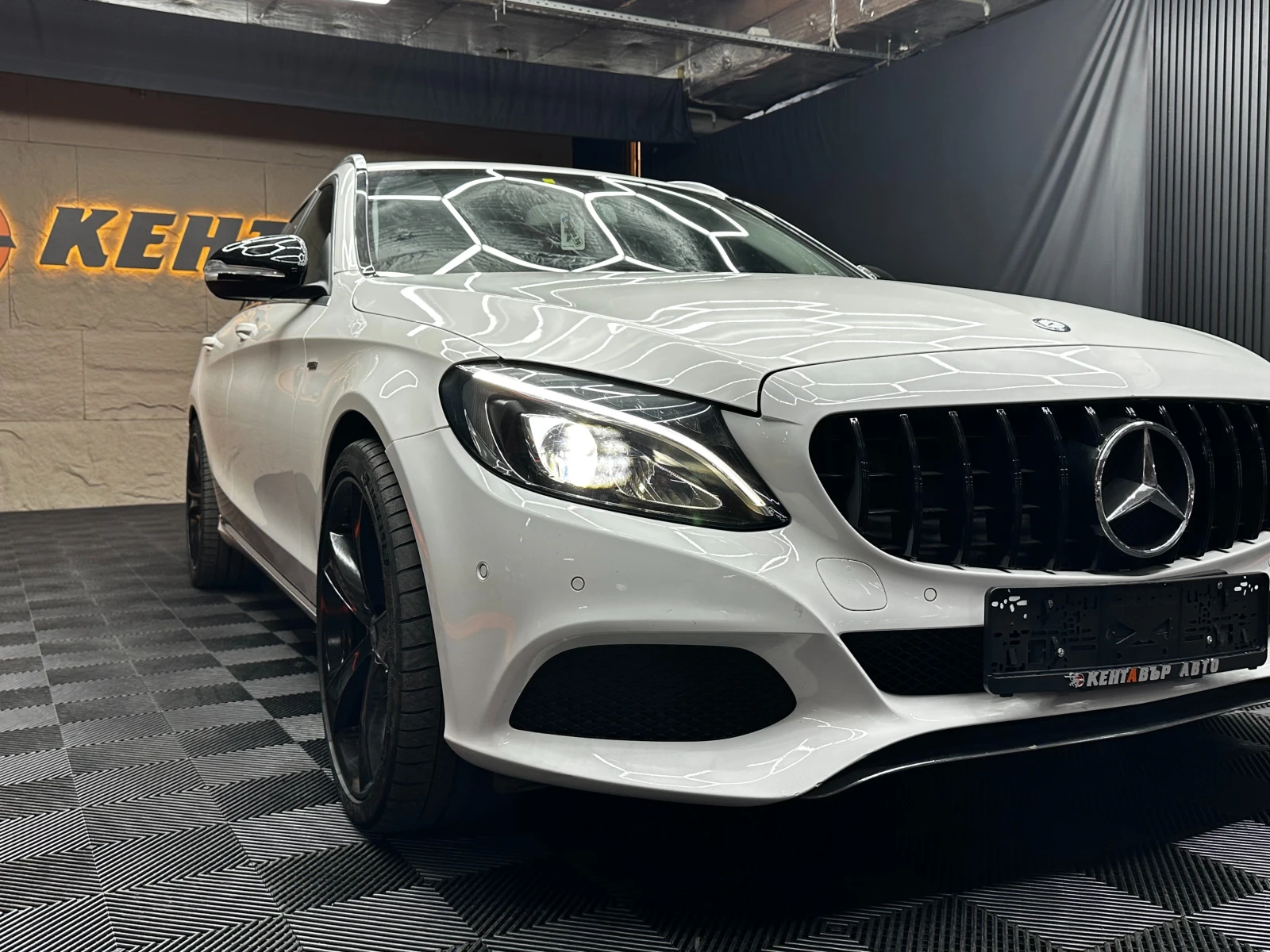 Mercedes-Benz C 220 AMG Пакет/170 к.с./ГАРАНЦИЯ/БАРТЕР/ЛИЗИНГ/КОМЕНТАР, снимка 5 - Автомобили и джипове - 48110105