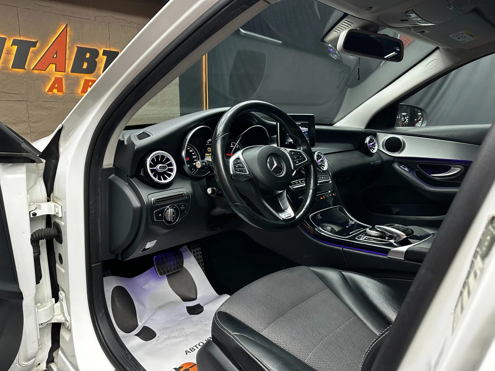 Mercedes-Benz C 220 AMG Пакет/170 к.с./ГАРАНЦИЯ/БАРТЕР/ЛИЗИНГ/КОМЕНТАР, снимка 10 - Автомобили и джипове - 48110105