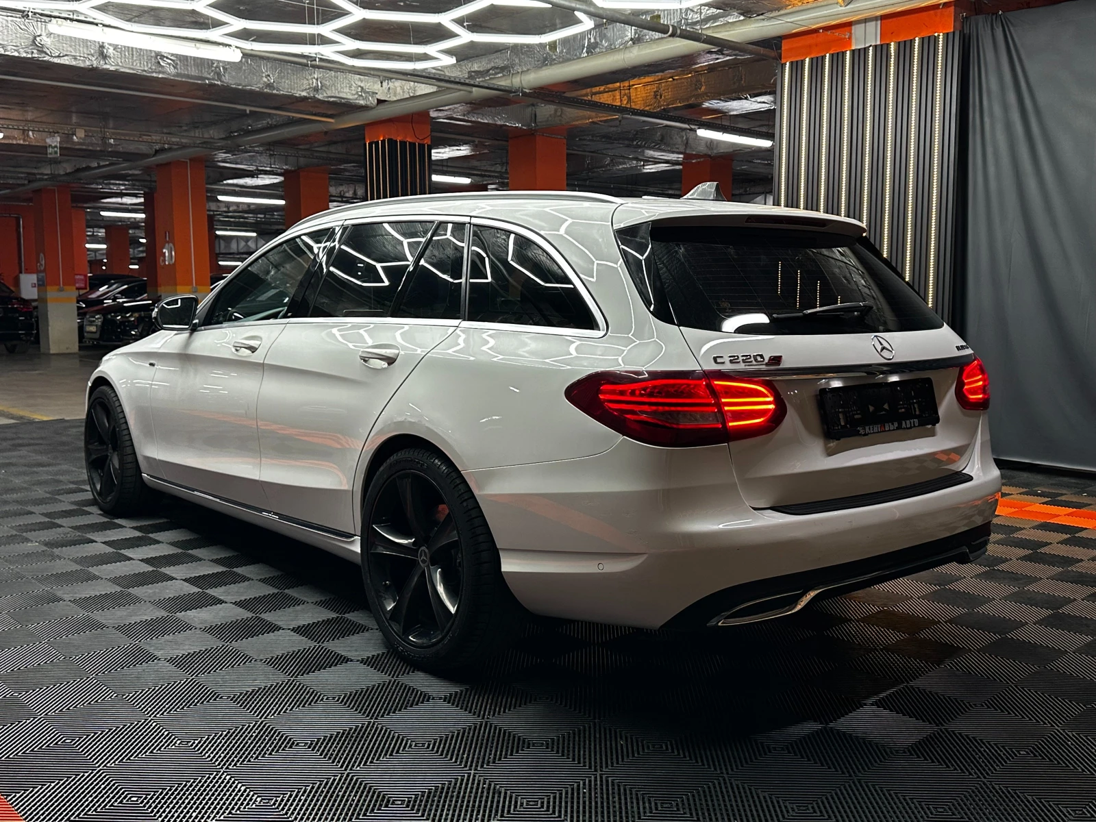 Mercedes-Benz C 220 AMG Пакет/170 к.с./ГАРАНЦИЯ/БАРТЕР/ЛИЗИНГ/КОМЕНТАР, снимка 9 - Автомобили и джипове - 48110105