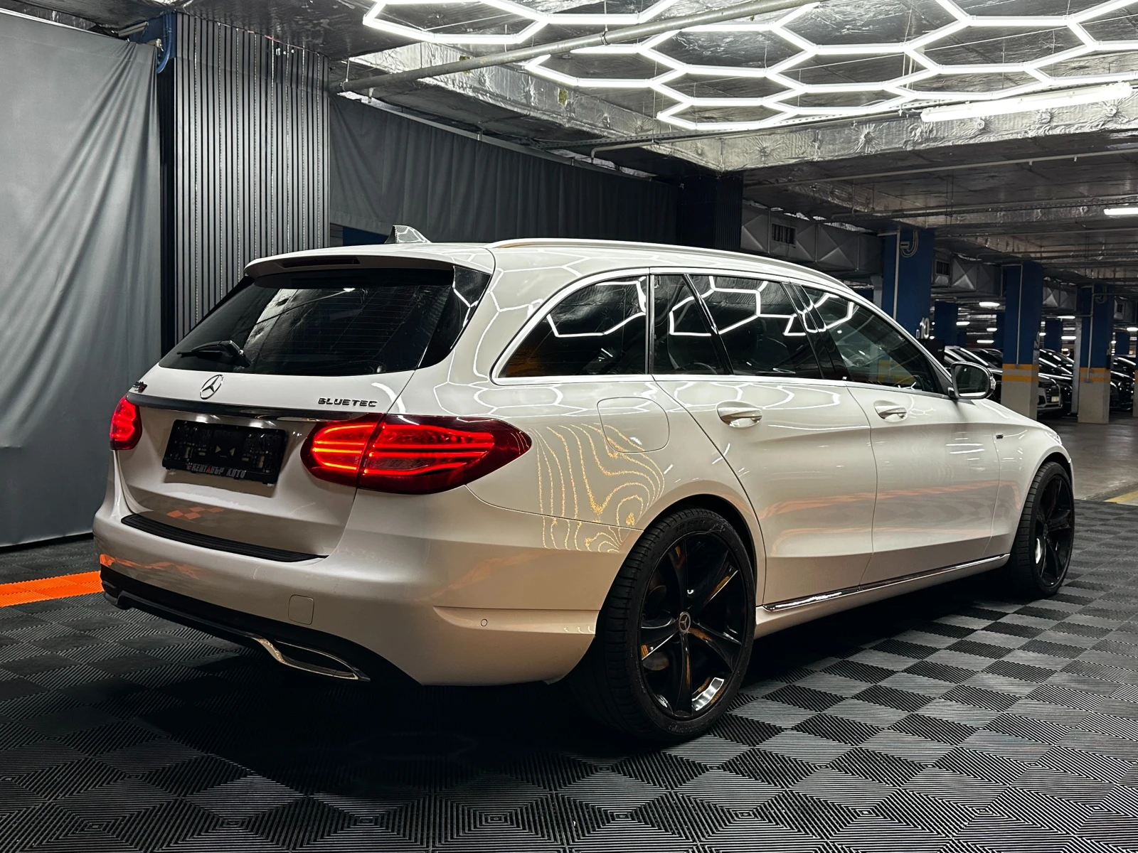 Mercedes-Benz C 220 AMG Пакет/170 к.с./ГАРАНЦИЯ/БАРТЕР/ЛИЗИНГ/КОМЕНТАР, снимка 8 - Автомобили и джипове - 48110105