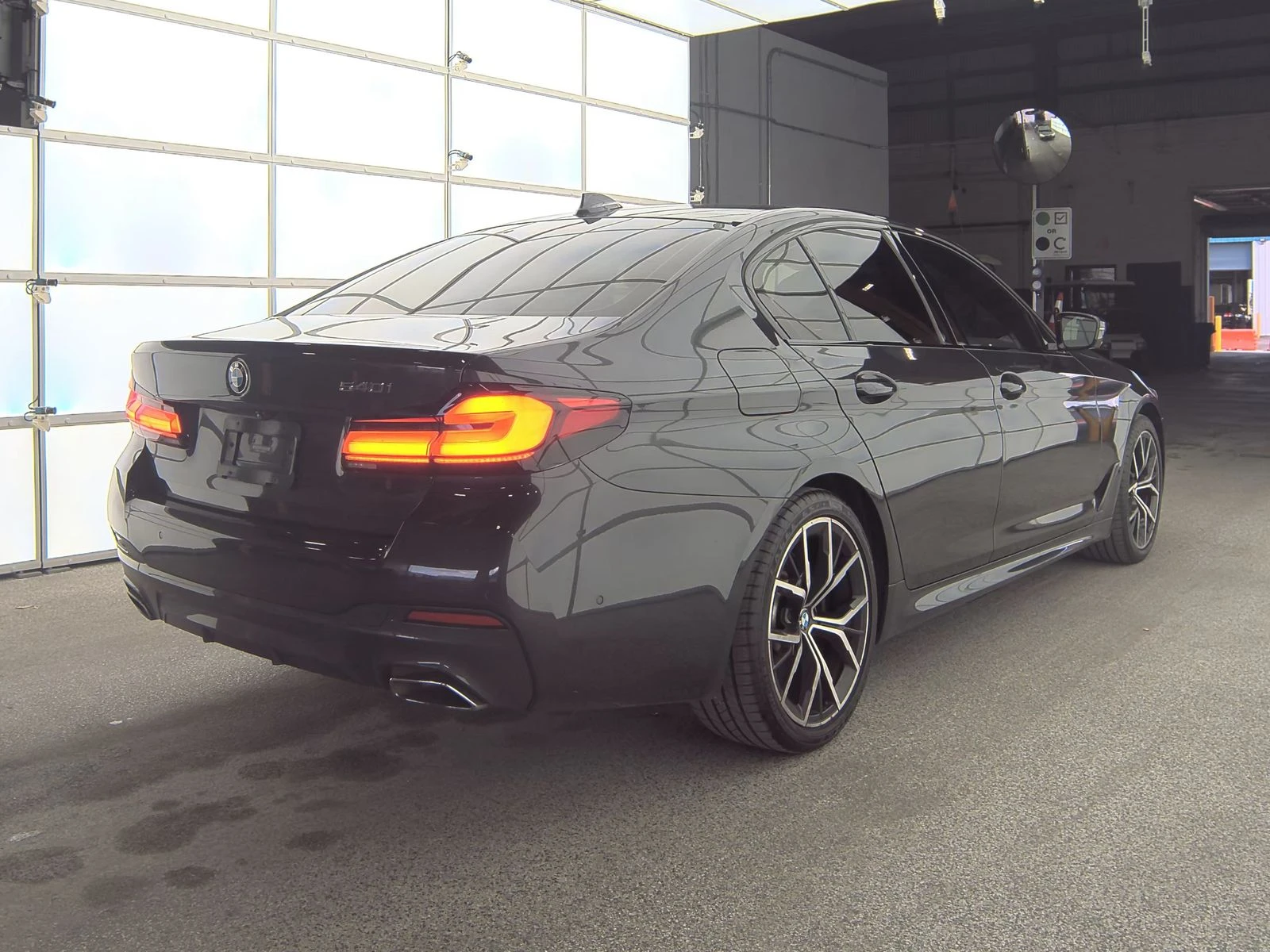 BMW 540 FACELIFT* LASER* M-PACK* 360* DISTRO* M-ОКАЧВАНЕ*  - изображение 5