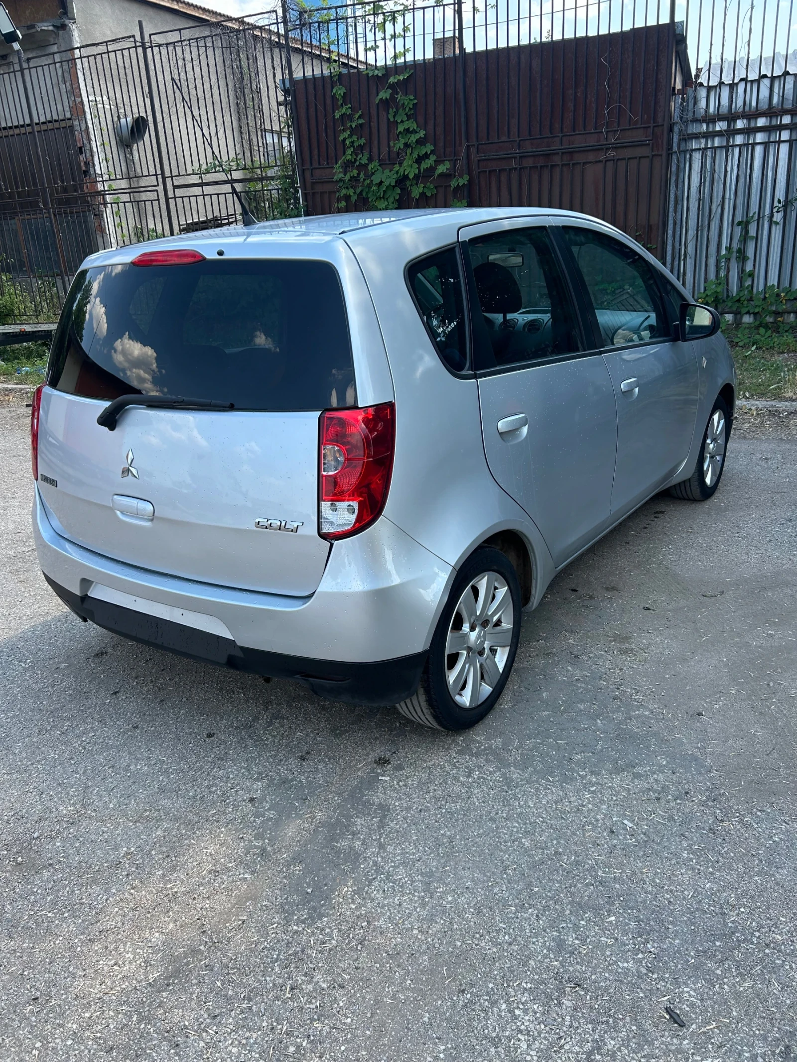 Mitsubishi Colt 1.3 - изображение 2
