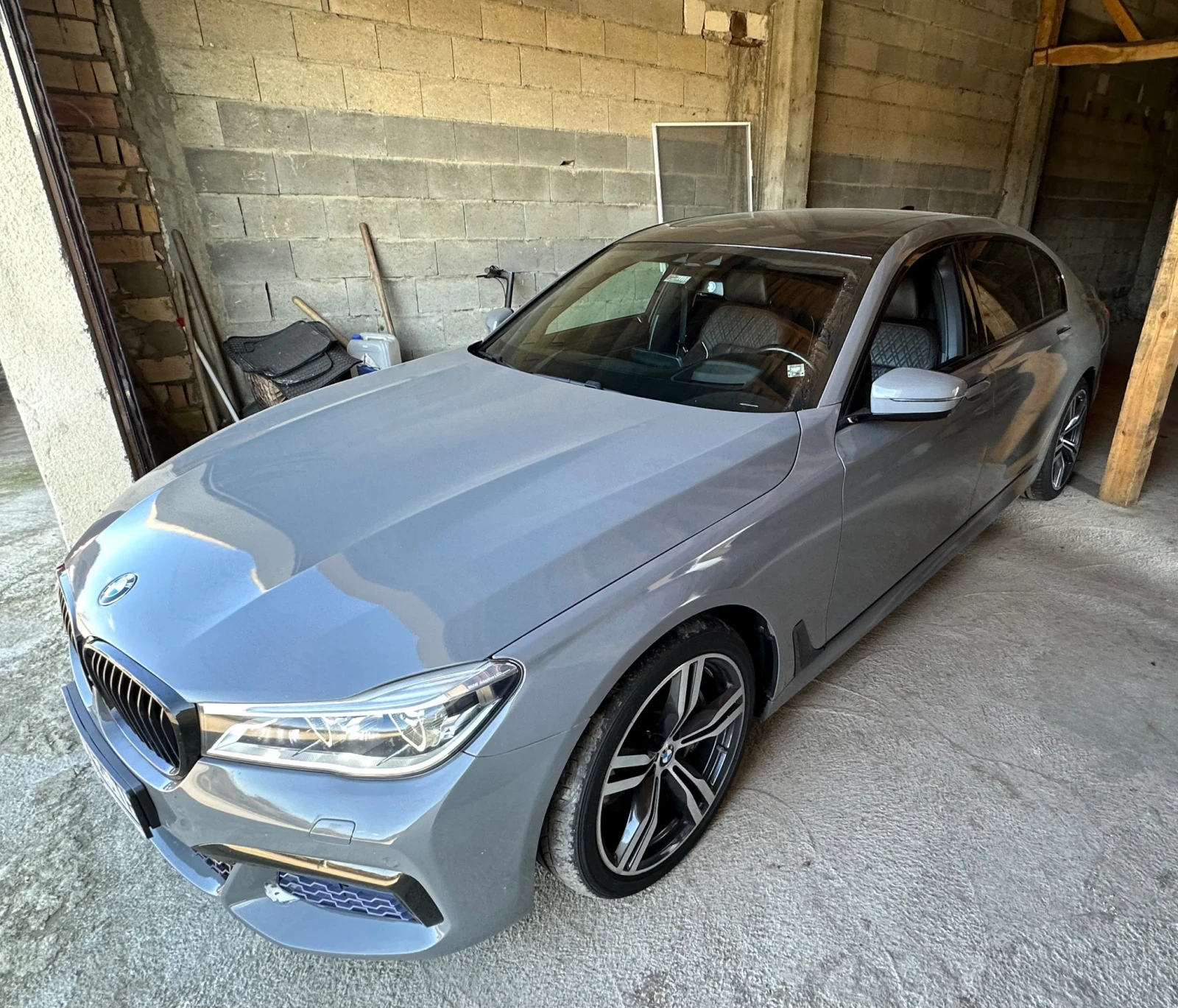 BMW 750  - изображение 7